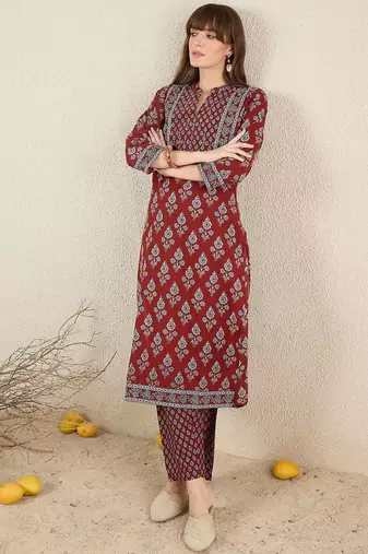 Women Floral Printed Cotton Kurta with Trousers