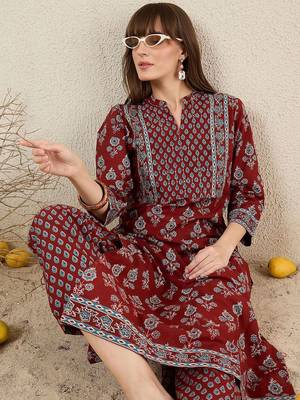 Women Floral Printed Cotton Kurta with Trousers 7