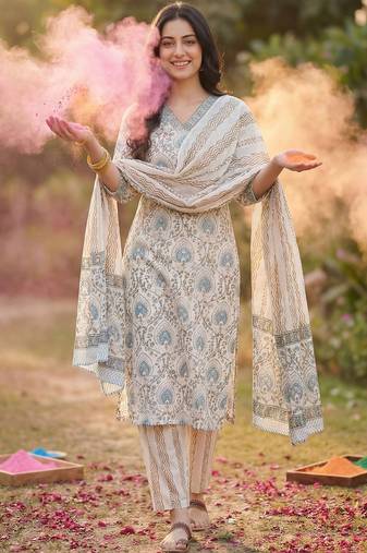 Women Ethnic Motifs Printed Cotton Kurta with Trousers & With Dupatta
