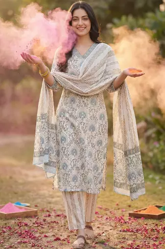 Women Ethnic Motifs Printed Cotton Kurta with Trousers & With Dupatta
