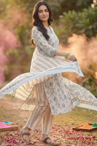 Women Ethnic Motifs Printed Cotton Kurta with Trousers & With Dupatta
