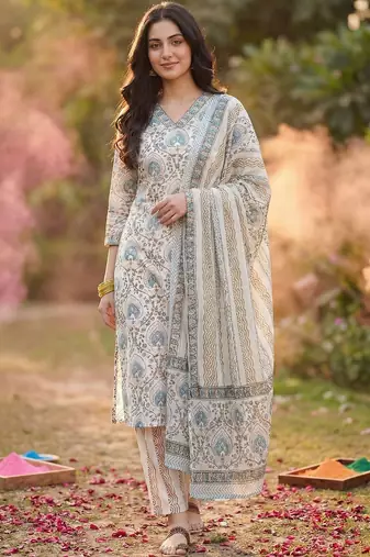 Women Ethnic Motifs Printed Cotton Kurta with Trousers & With Dupatta