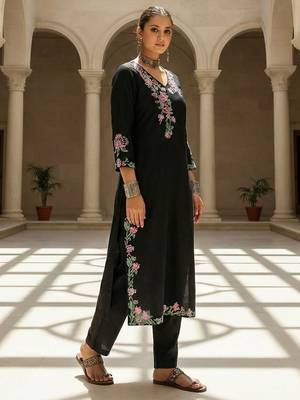 Women Floral Embroidered Thread Work Cotton Kurta with Trousers 1