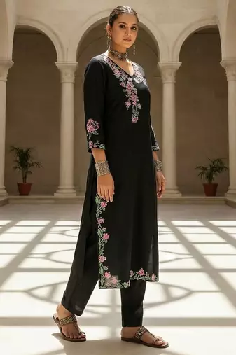Women Floral Embroidered Thread Work Cotton Kurta with Trousers