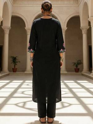 Women Floral Embroidered Thread Work Cotton Kurta with Trousers 3