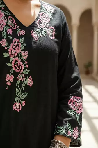 Women Floral Embroidered Thread Work Cotton Kurta with Trousers