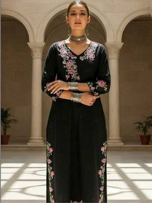 Women Floral Embroidered Thread Work Cotton Kurta with Trousers 5