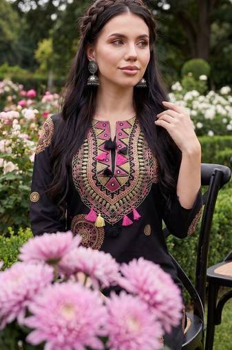 Women Ethnic Motifs Embroidered Thread Work Cotton Kurta with Trousers