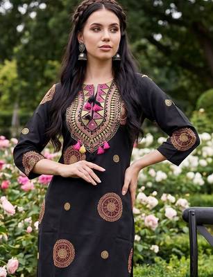 Women Ethnic Motifs Embroidered Thread Work Cotton Kurta with Trousers 2