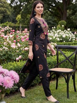 Women Ethnic Motifs Embroidered Thread Work Cotton Kurta with Trousers 3