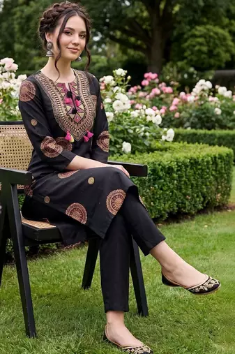 Women Ethnic Motifs Embroidered Thread Work Cotton Kurta with Trousers