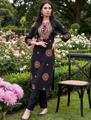 Women Ethnic Motifs Embroidered Thread Work Cotton Kurta with Trousers 6
