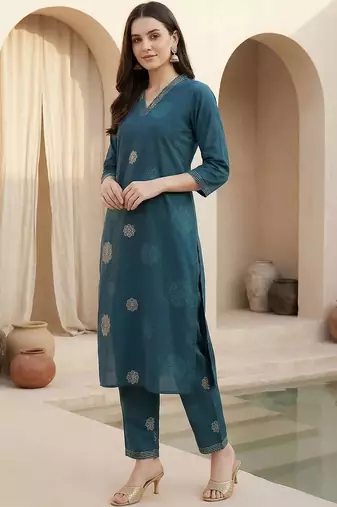 Women Floral Printed Sequinned Cotton Kurta with Trousers