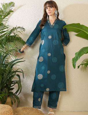Women Floral Printed Sequinned Cotton Kurta with Trousers 3