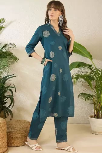 Women Floral Printed Sequinned Cotton Kurta with Trousers