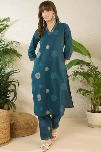 Women Floral Printed Sequinned Cotton Kurta with Trousers