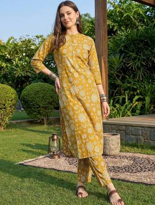 Women Floral Printed Cotton Kurta with Trousers 6