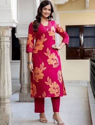 Women Printed Cotton Kurta with Trousers 2