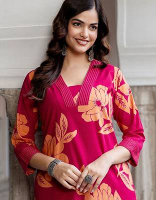 Women Printed Cotton Kurta with Trousers 4