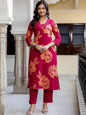Women Printed Cotton Kurta with Trousers 5