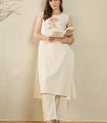Women Floral Embroidered Thread Work Kurta with Trousers