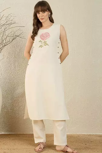 Women Floral Embroidered Thread Work Kurta with Trousers