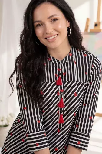 Women Printed Cotton Kurta with Trousers