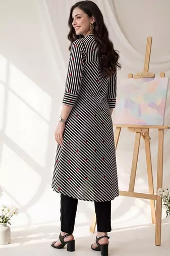 Women Printed Cotton Kurta with Trousers