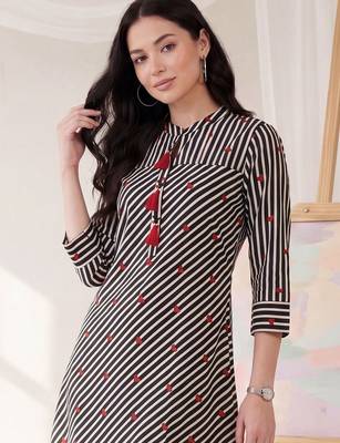 Women Printed Cotton Kurta with Trousers 5