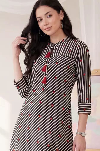 Women Printed Cotton Kurta with Trousers
