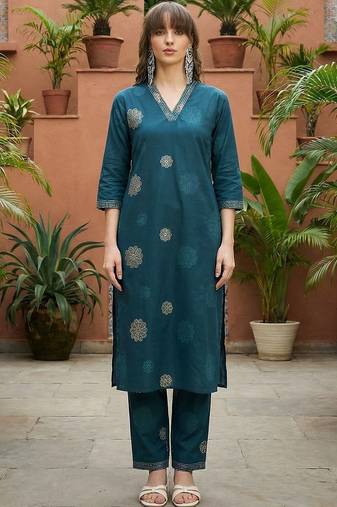 Women Floral Printed Sequinned Cotton Kurta with Trousers