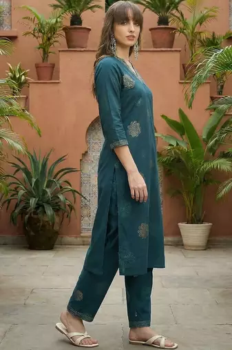Women Floral Printed Sequinned Cotton Kurta with Trousers