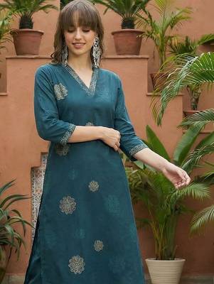 Women Floral Printed Sequinned Cotton Kurta with Trousers 4