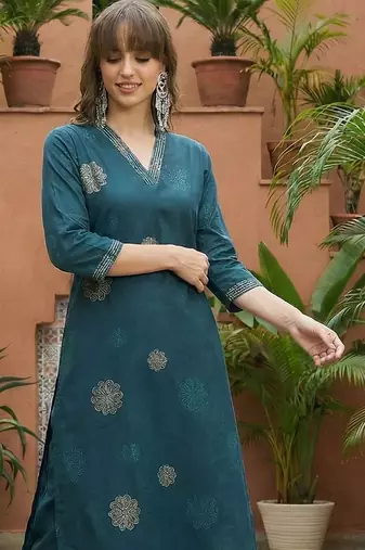 Women Floral Printed Sequinned Cotton Kurta with Trousers