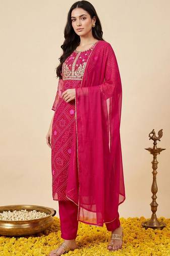 Women Bandhani Printed Kurta with Trousers & With Dupatta