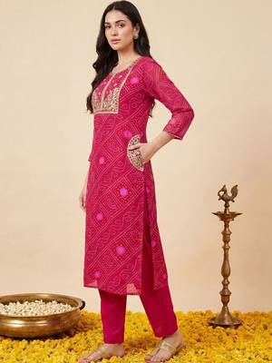 Women Bandhani Printed Kurta with Trousers & With Dupatta 4
