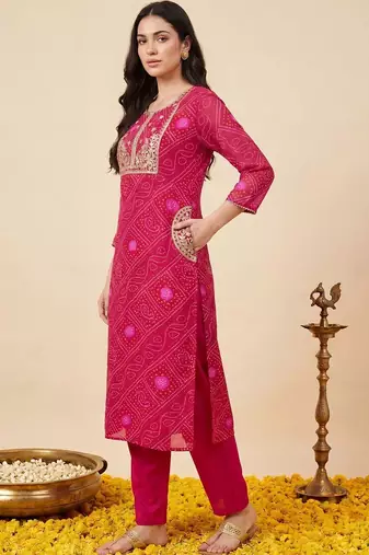 Women Bandhani Printed Kurta with Trousers & With Dupatta