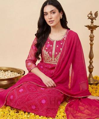 Women Bandhani Printed Kurta with Trousers & With Dupatta 5