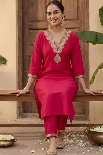Women Ethnic Motifs Embroidered Kurta with Trousers