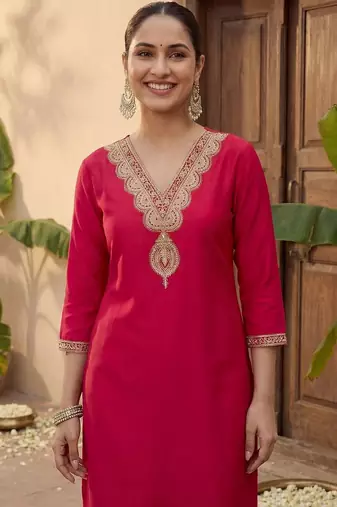 Women Ethnic Motifs Embroidered Kurta with Trousers