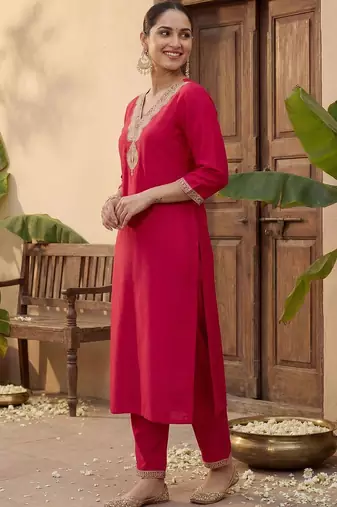 Women Ethnic Motifs Embroidered Kurta with Trousers