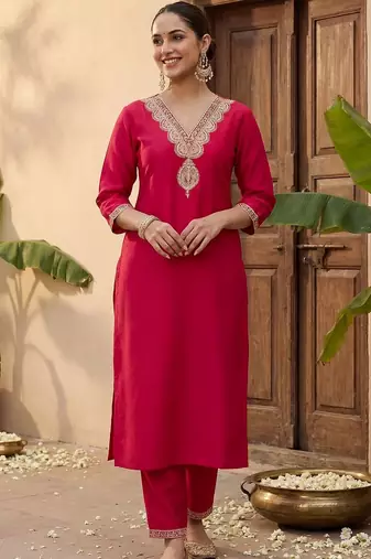 Women Ethnic Motifs Embroidered Kurta with Trousers