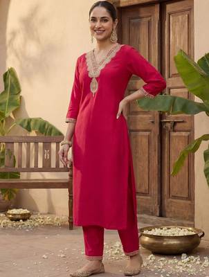 Women Ethnic Motifs Embroidered Kurta with Trousers 5