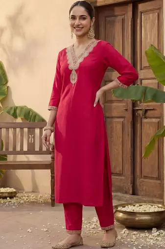 Women Ethnic Motifs Embroidered Kurta with Trousers