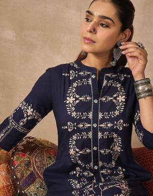 Women Motifs Embroidered Thread Work Cotton Kurta with Trousers 2