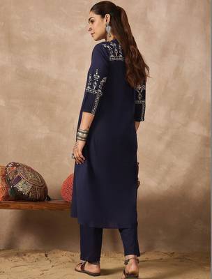 Women Motifs Embroidered Thread Work Cotton Kurta with Trousers 5
