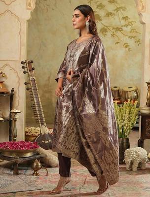 Women Kurta with Trousers & With Dupatta 3