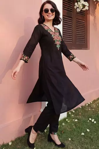 Women Floral Embroidered Thread Work Kurta with Trousers