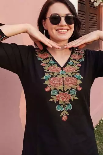 Women Floral Embroidered Thread Work Kurta with Trousers