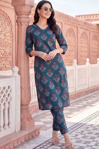 Women Floral Printed Cotton Kurta with Trousers